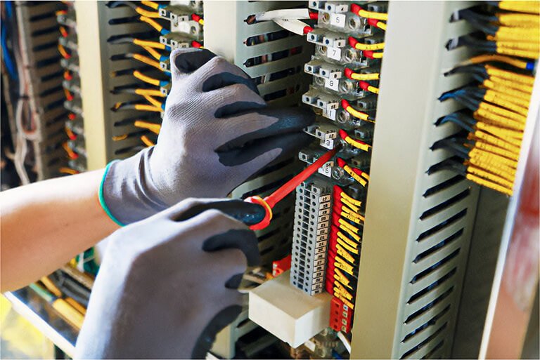 Servicios: Certificaciones Eléctricas​